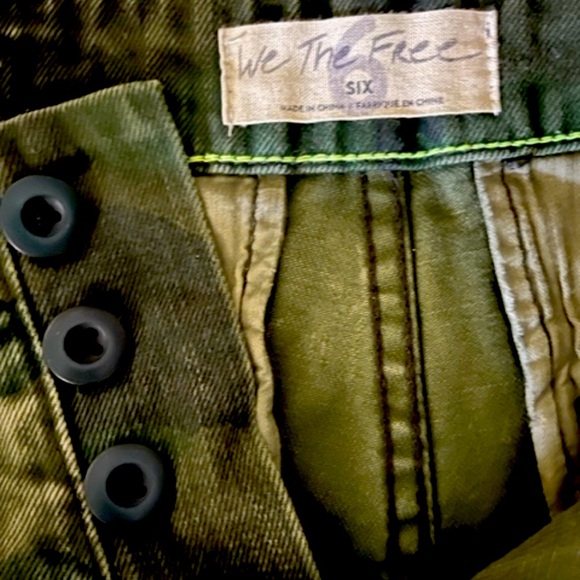 Women's Free People "We the Free" Green Camo Shorts 6 - Picture 2 of 15